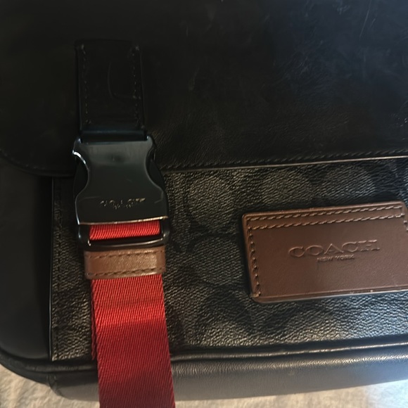 Coach Men’s Crossbody Bag in *PRISTINE* Condition - Picture 11 of 16